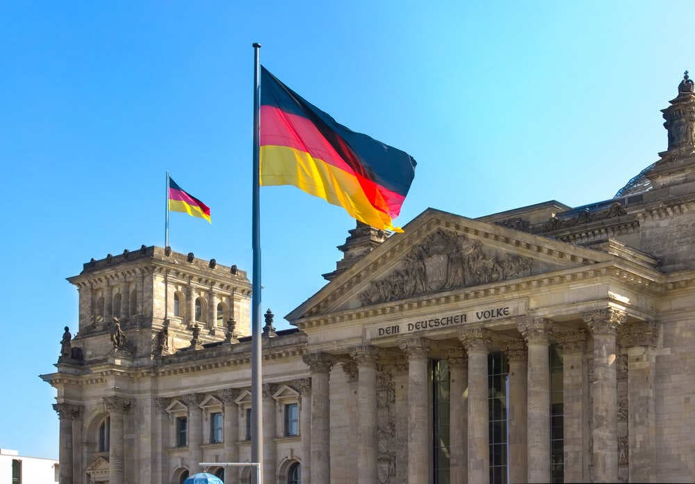 Германия облегчает получение гражданства